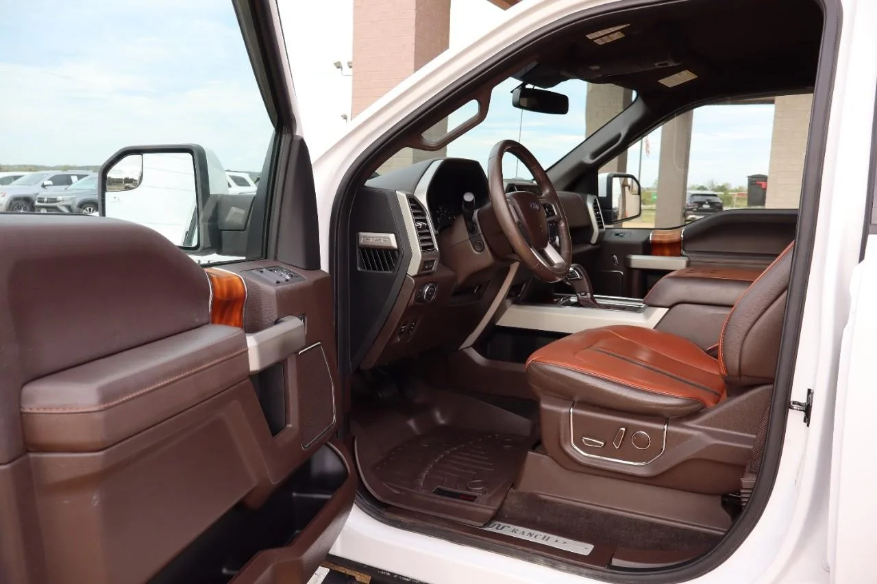 Used 2018 White Platinum Metallic Tri-Coat Ford King Ranch image 14