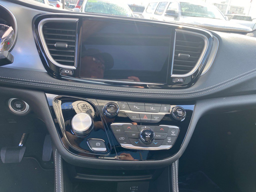 2026 Chrysler Pacifica Limited - Photo 7