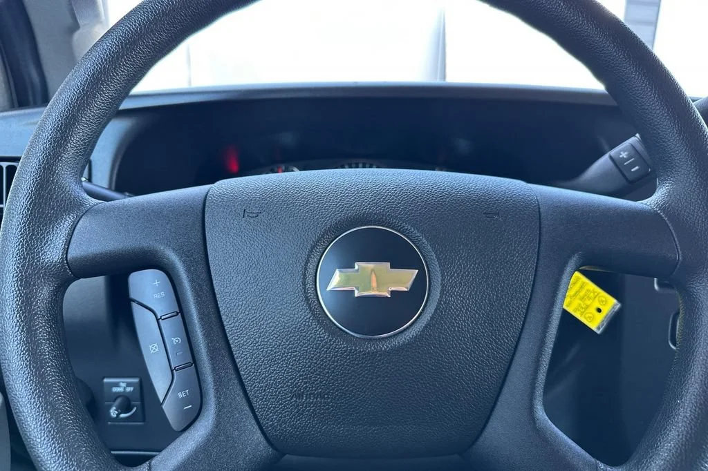 2024 Chevrolet Express Passenger LT - Photo 23