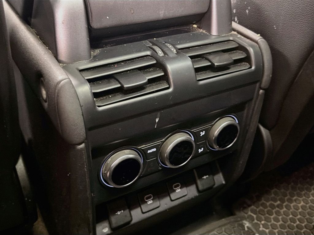 Used 2021  Land Rover SE image 26