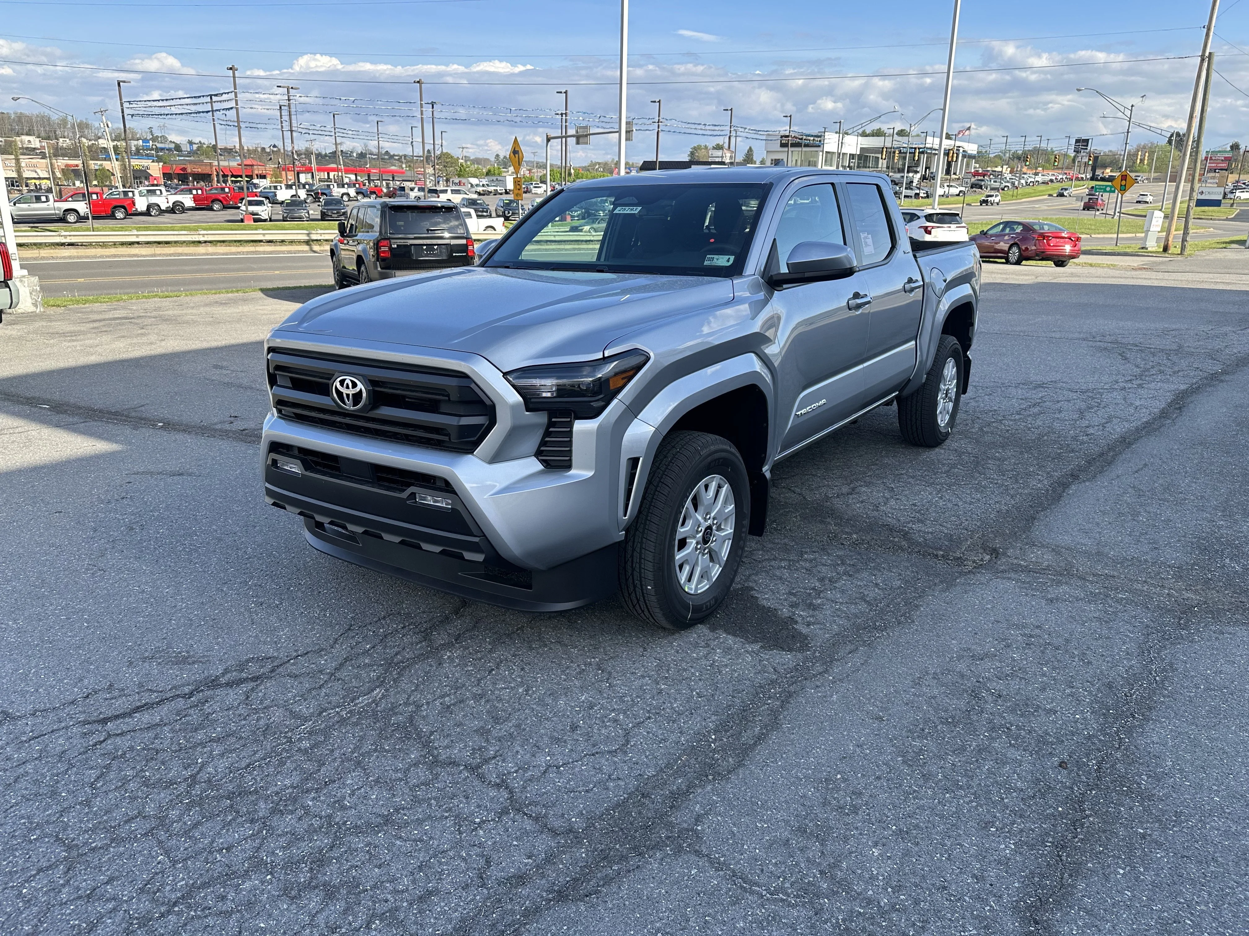2026 Toyota Tacoma SR5 - Photo 7