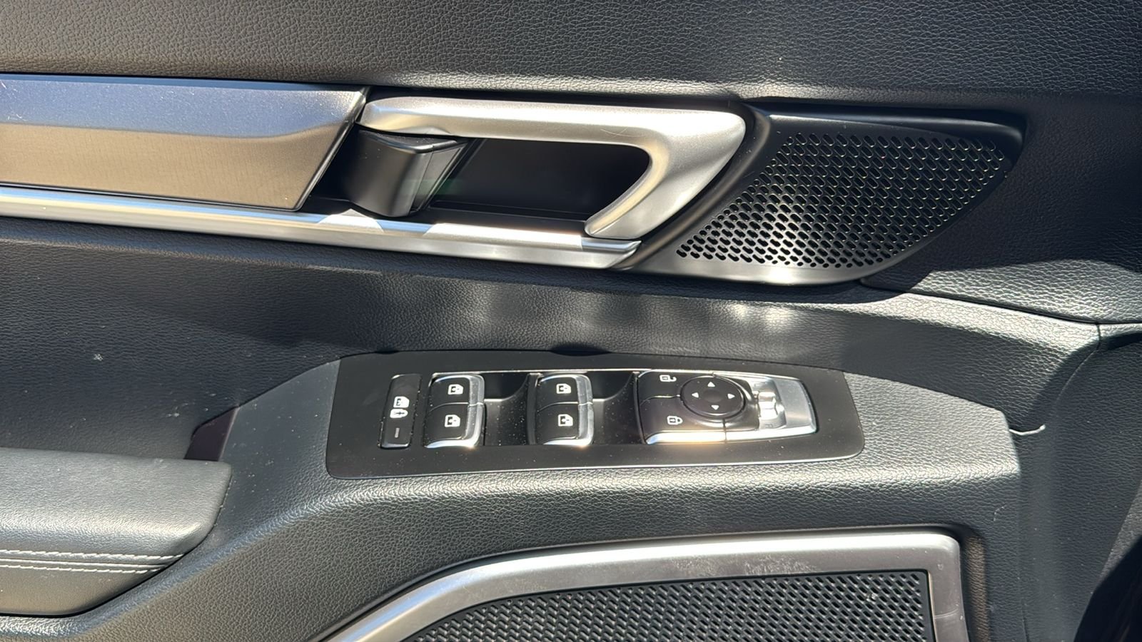 Used 2025 Green Kia S image 19