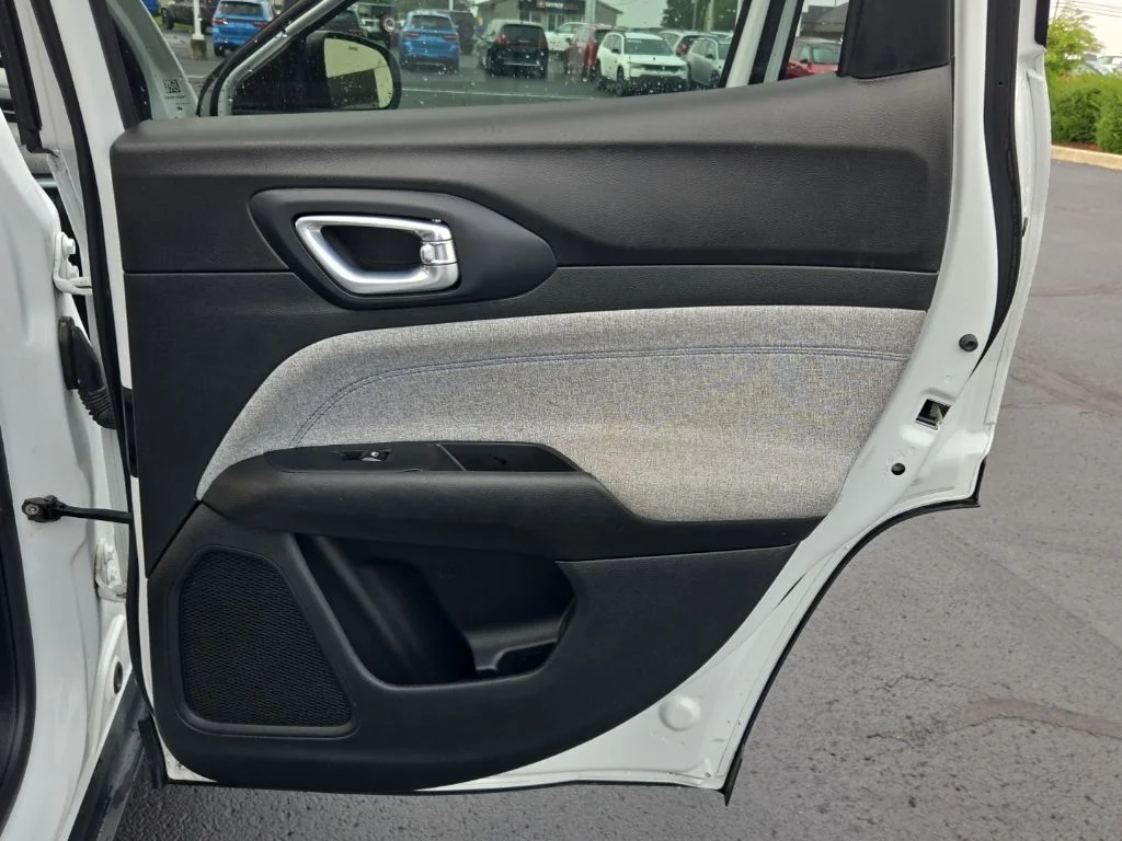Used 2024 White Jeep Latitude image 16
