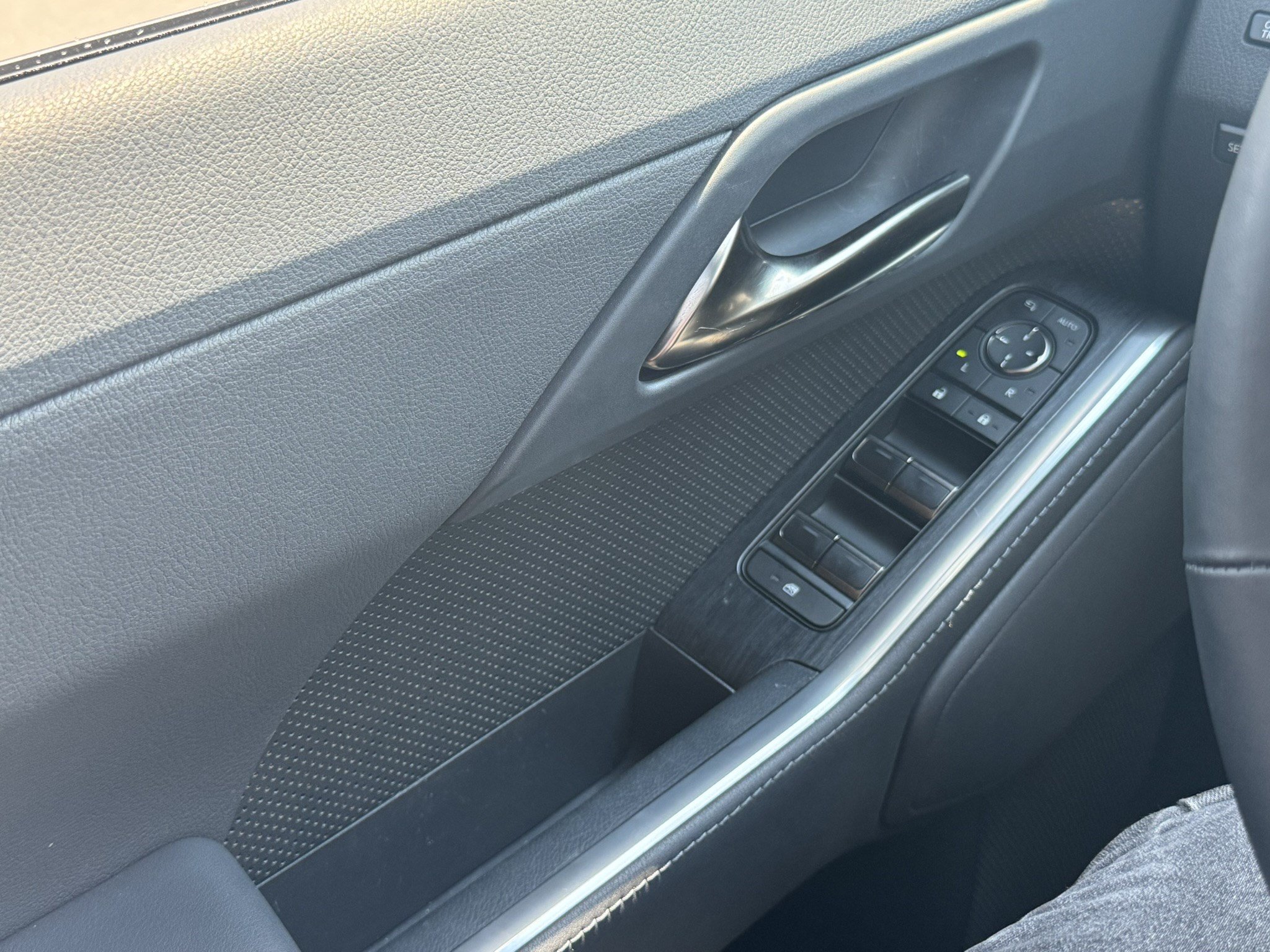 Used 2025 Black Lexus 550 Premium+ image 13