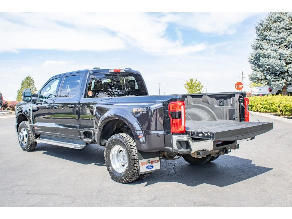 Used 2023 AGATE BLACK Ford LARIAT image 9