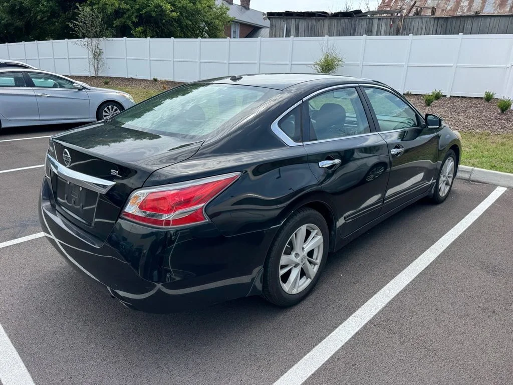 Used 2015 Black Nissan 2.5 SL image 14