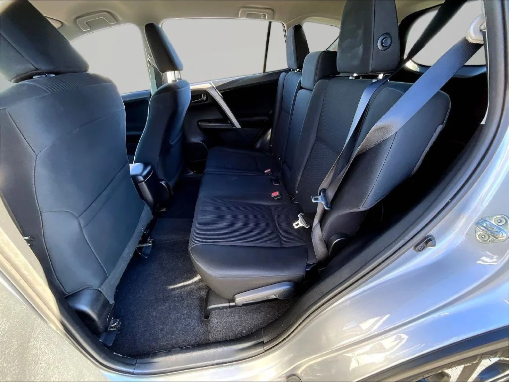 Used 2016 Silver Toyota LE image 23