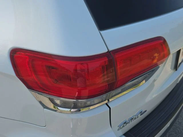 Used 2019 White Jeep Laredo E image 34