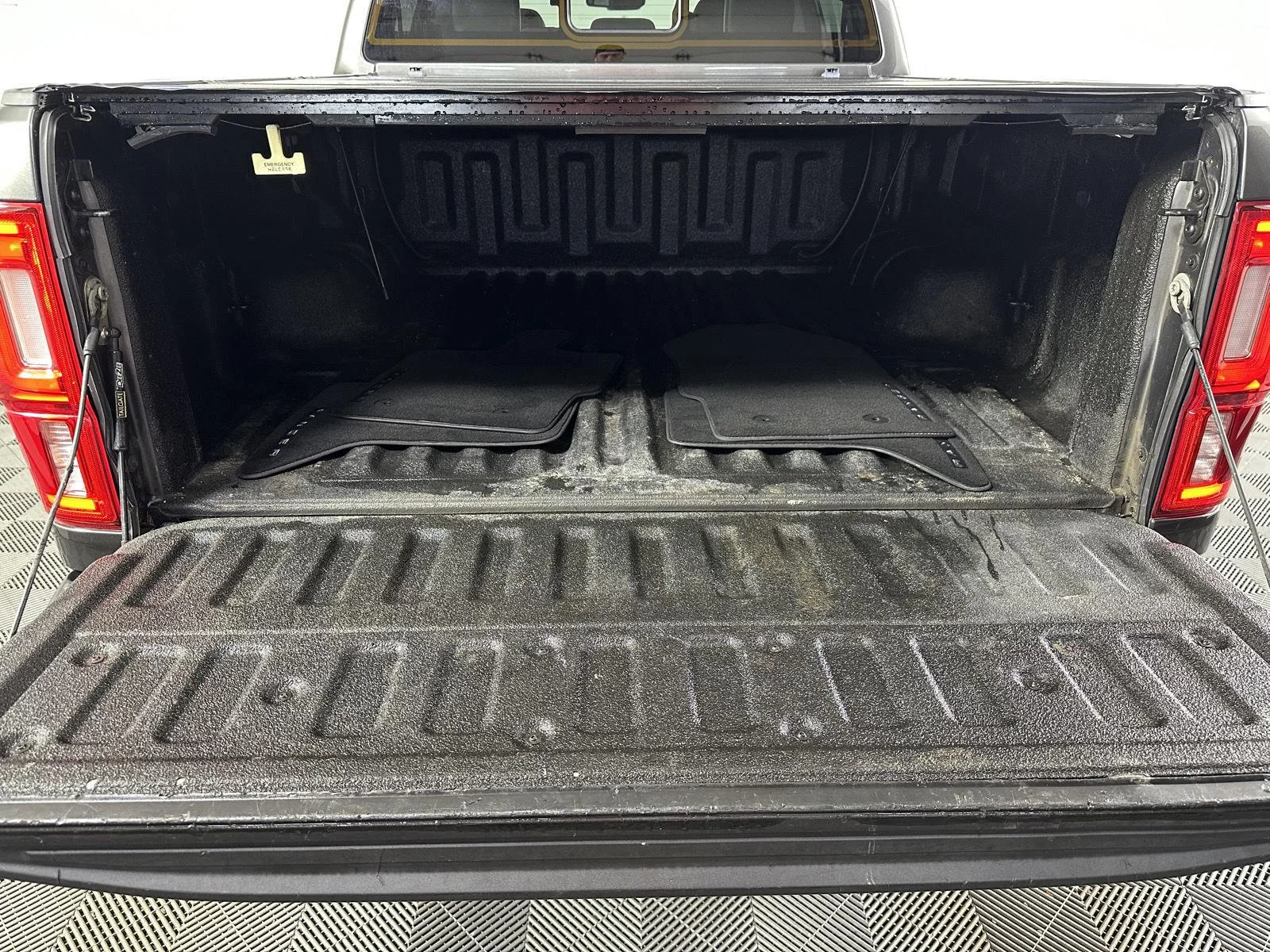 Used 2019 Magnetic Ford LARIAT image 25