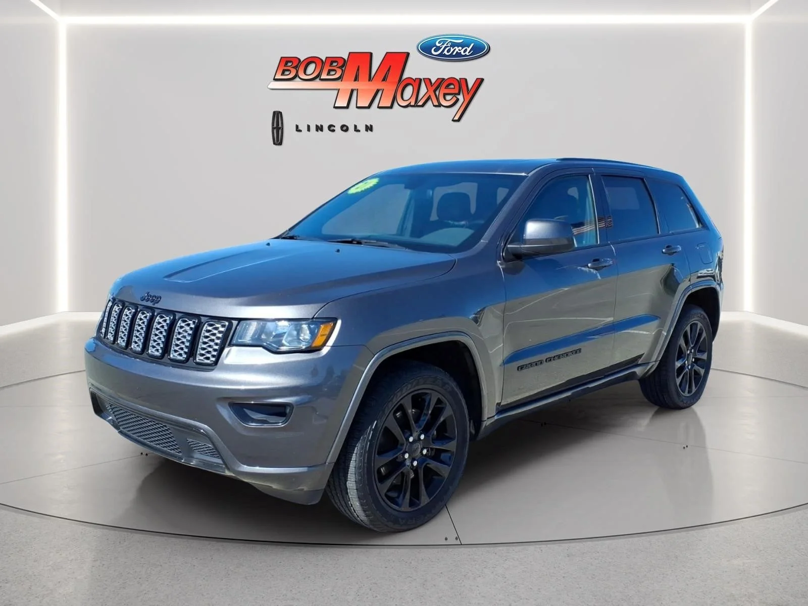 Used 2021 Granite Crystal Metallic Clearcoat Jeep Laredo X image 1