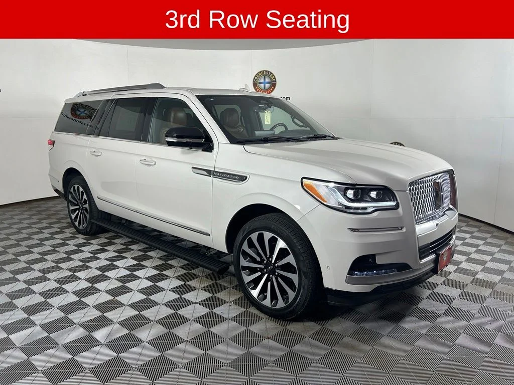 Used 2024 White Lincoln Reserve image 16