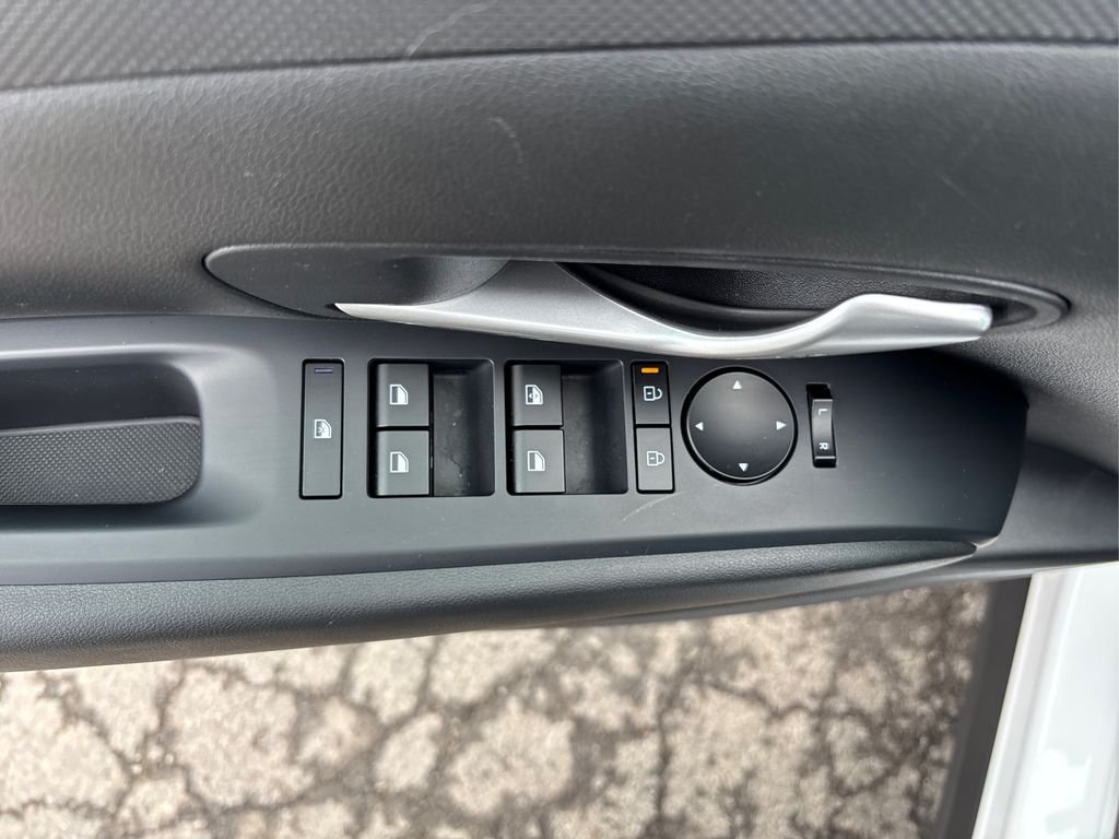 2025 Hyundai Santa Cruz SE - Photo 34