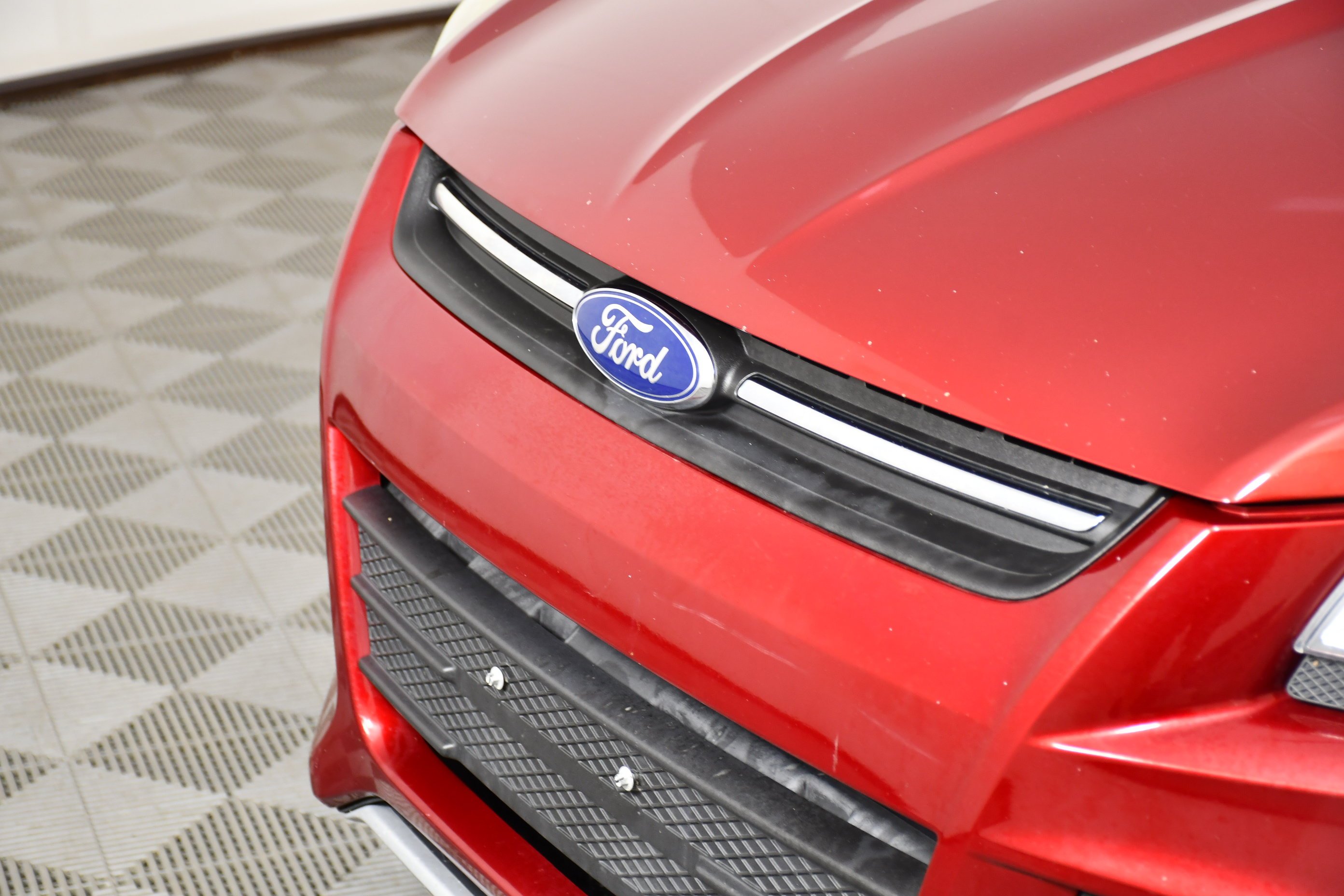 Used 2015 Ruby Red Metallic Ford SE image 11