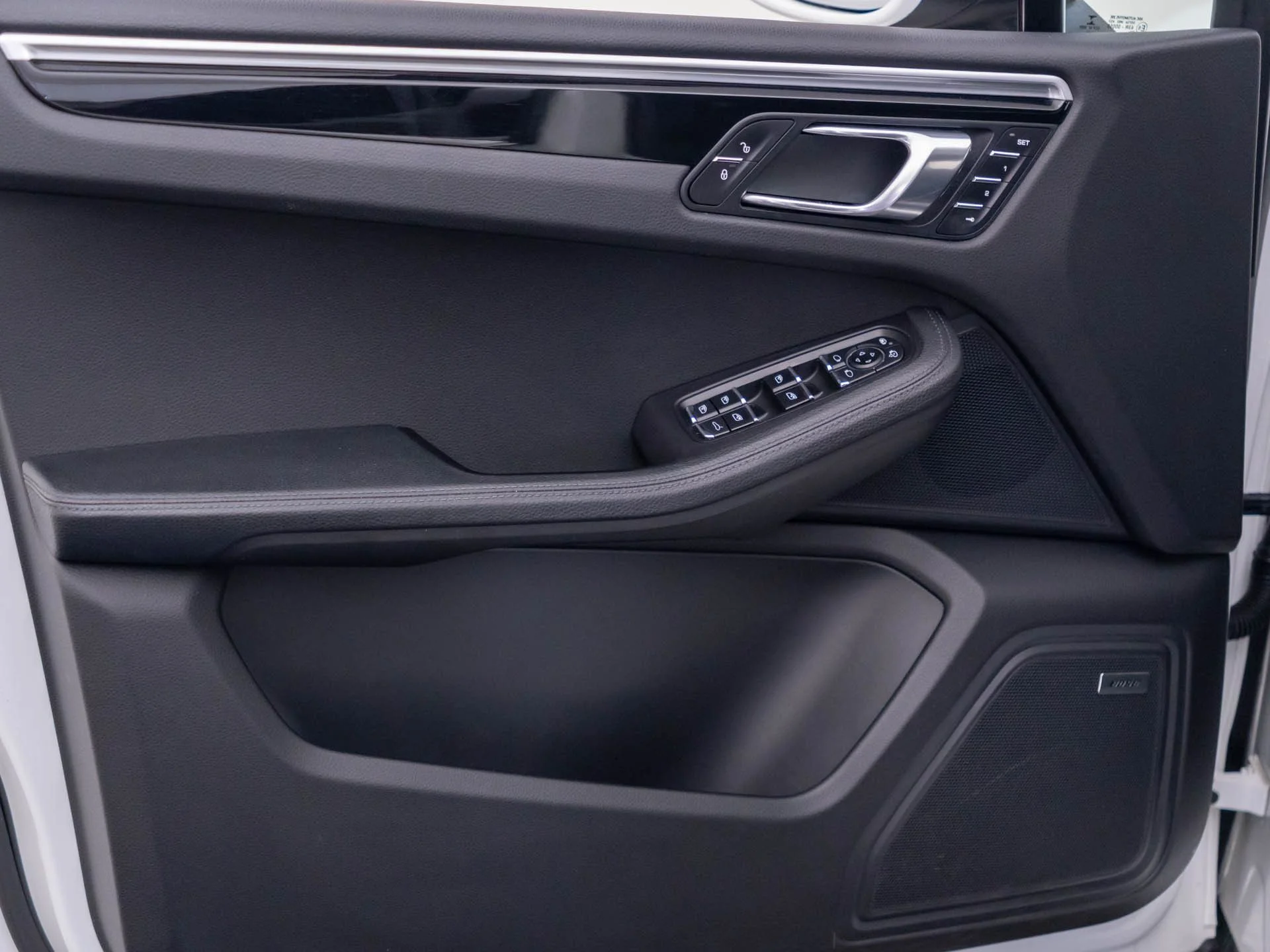 Used 2017  Porsche  image 14