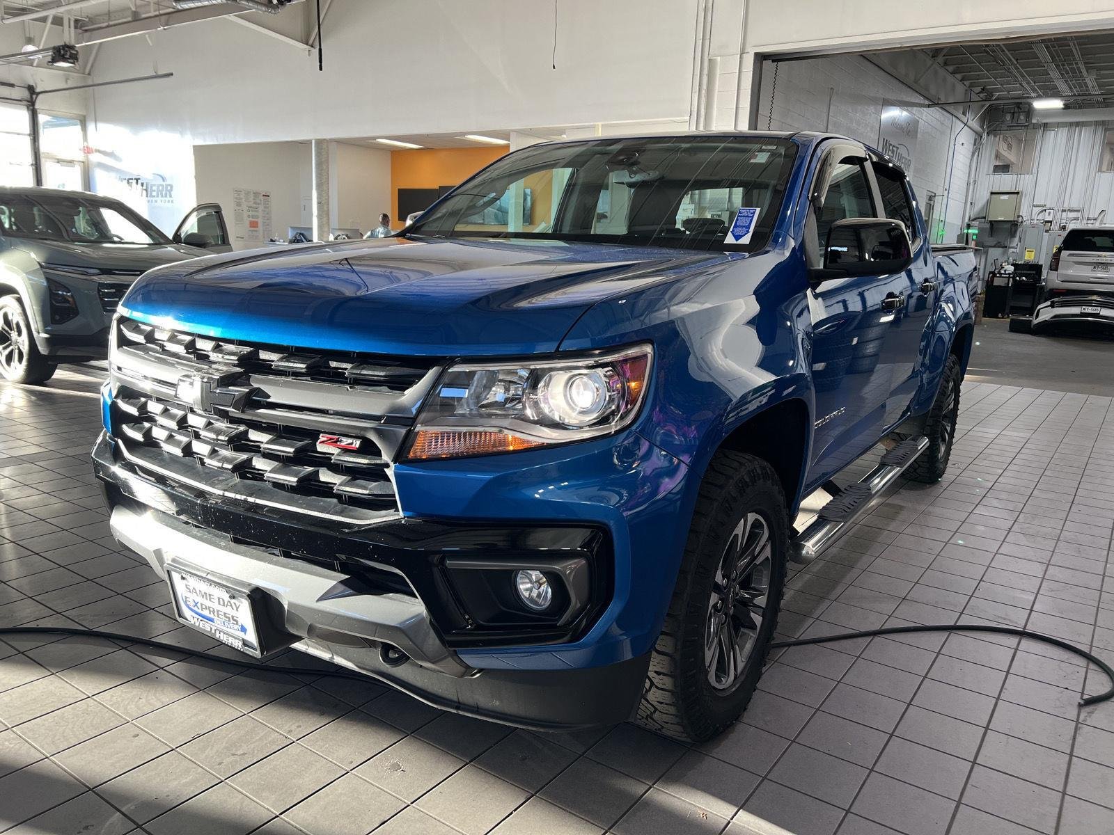 Used 2022 Bright Blue Metallic Chevrolet 4WD Z71 image 4