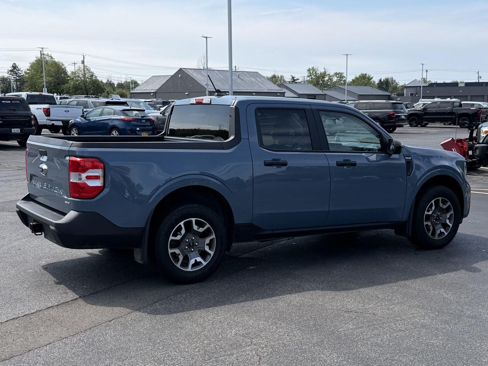 Used 2024 Azure Gray Metallic Tri-Coat Ford XLT image 4