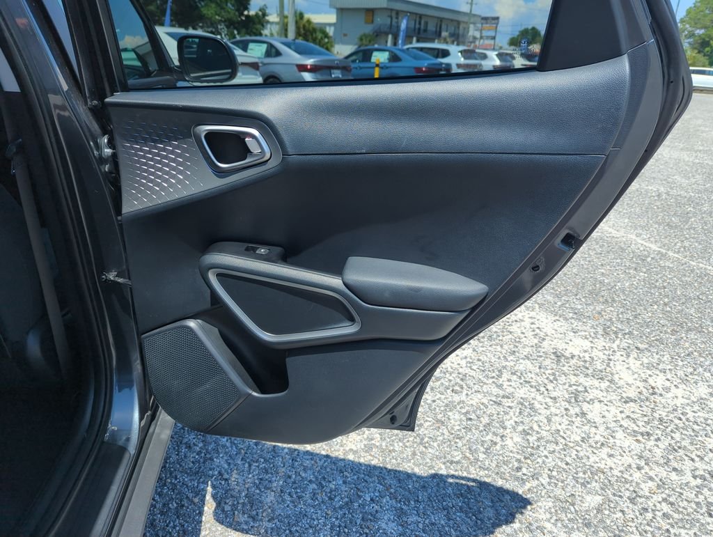 Used 2025  Kia LX image 30