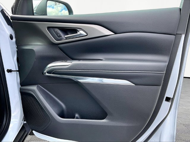 New 2027 Polar White Tricoat Chevrolet LT image 29