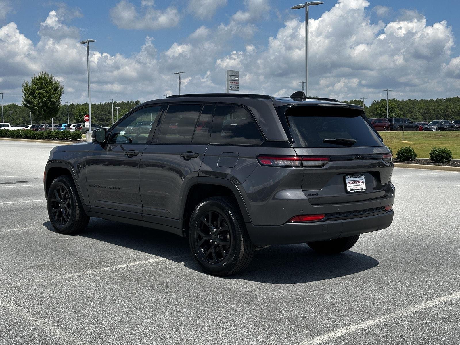 Certified Used 2024 Baltic Gray Metallic Clearcoat Jeep Altitude X image 8