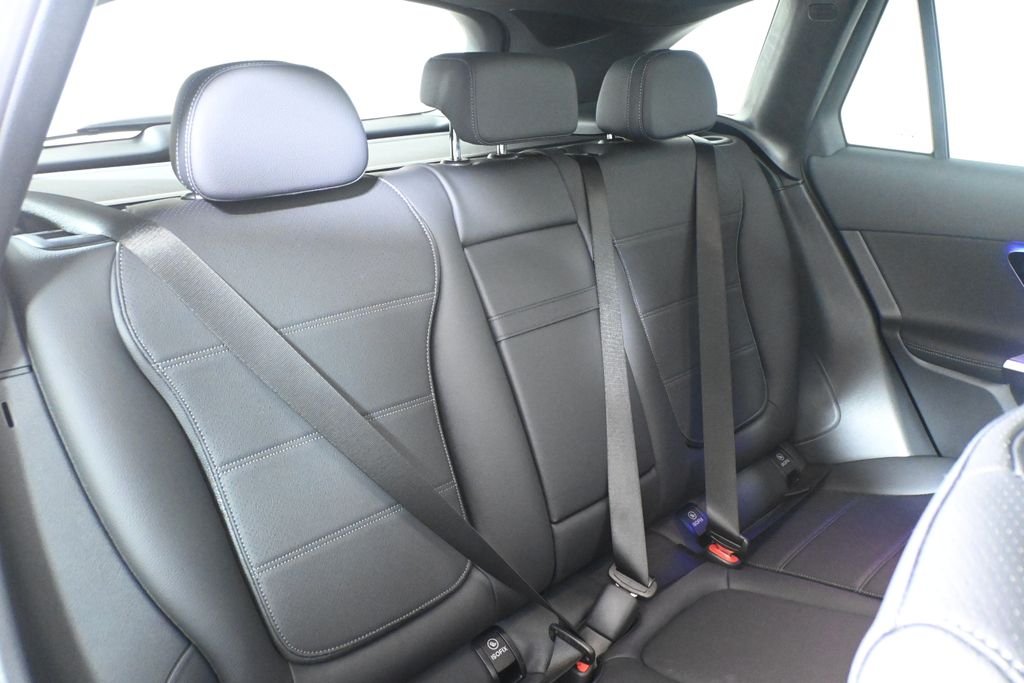 Used 2026 Black Mercedes-Benz GLC 300 image 33