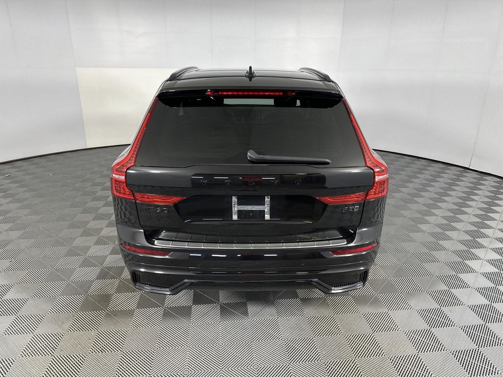 Used 2024 Onyx Black Metallic Volvo Ultimate Black Edition image 6