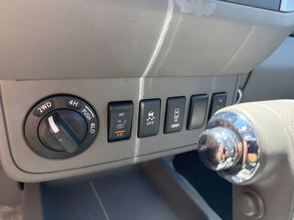 Used 2016  Nissan SV image 19