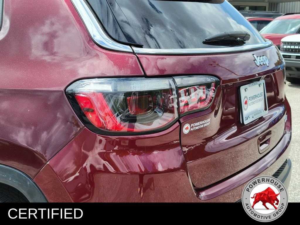Used 2022 Red Jeep Latitude image 13