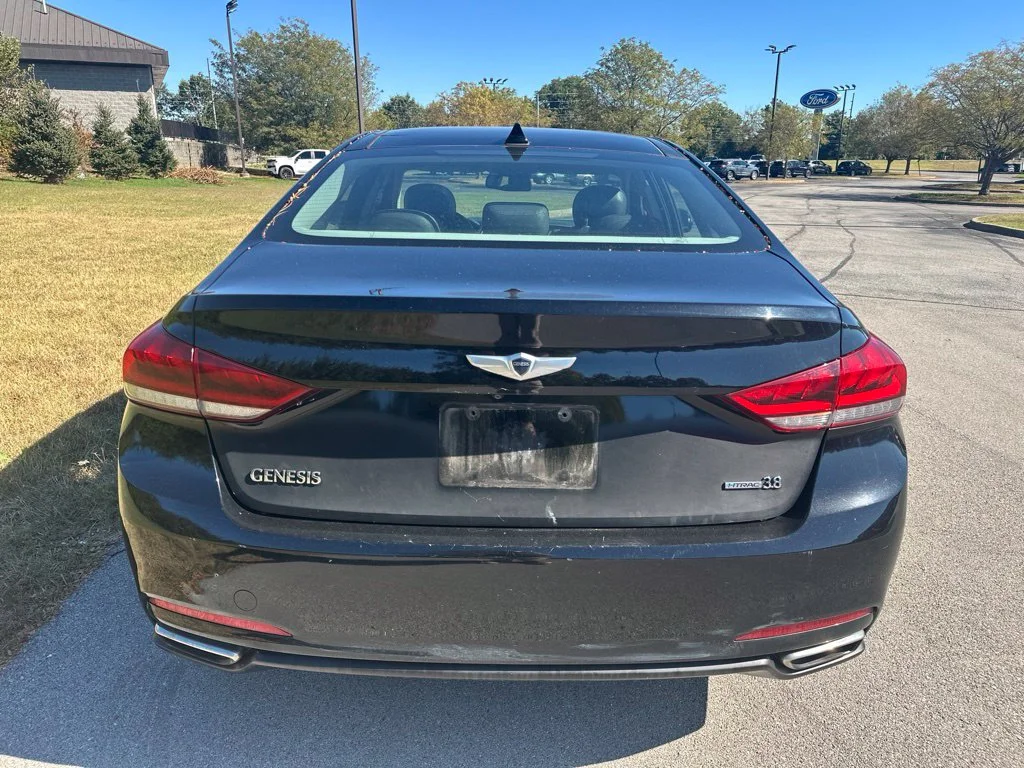 Used 2015 Black Hyundai 3.8 image 6