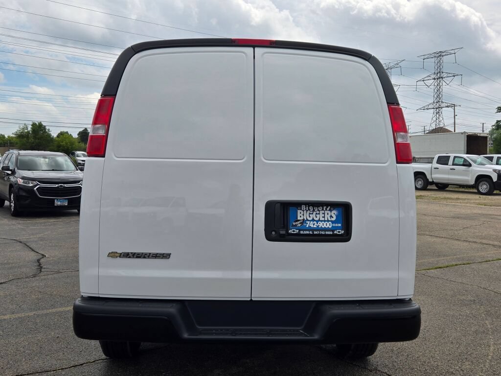New 2026 Summit White Chevrolet WT image 12