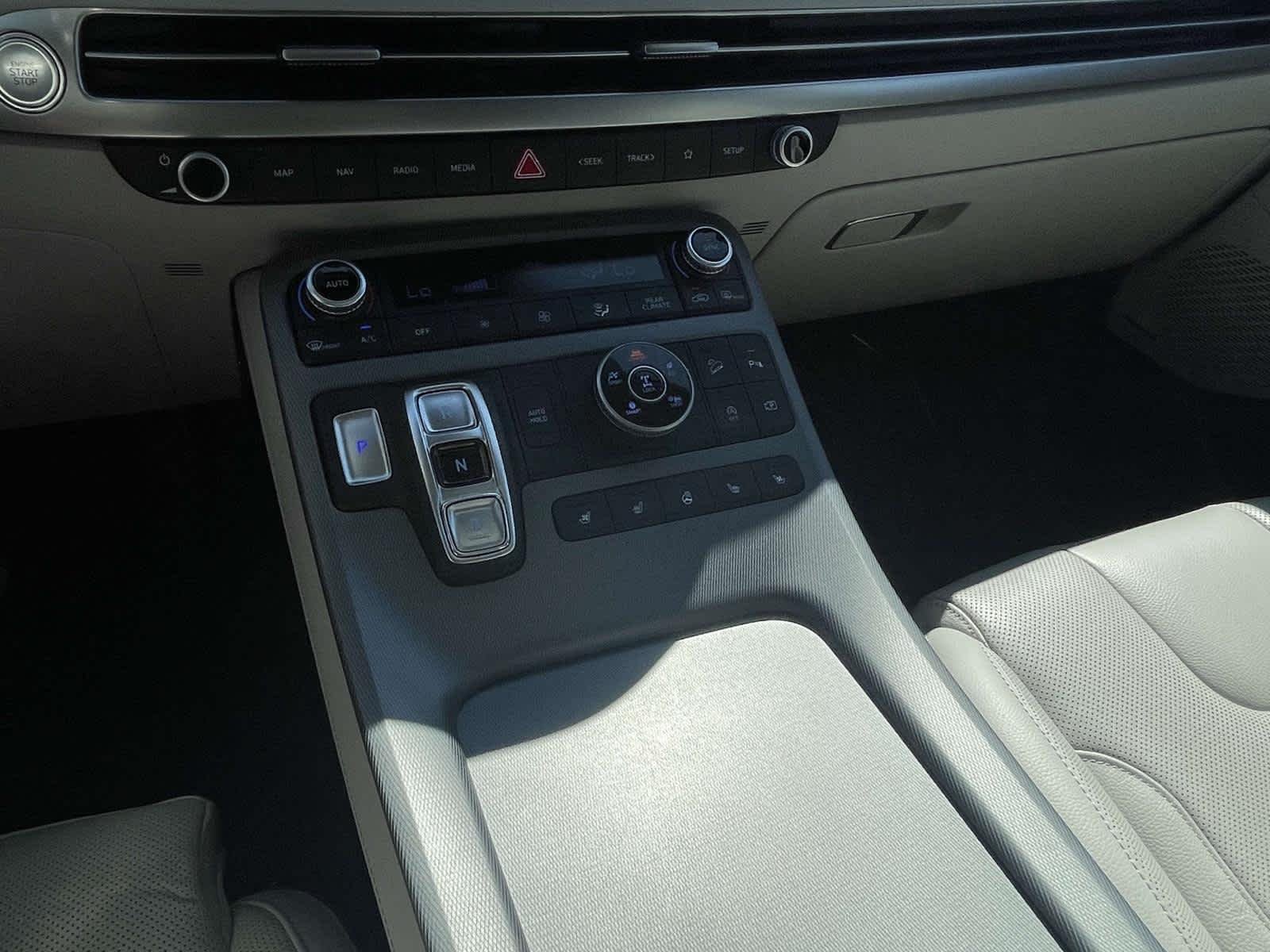 Used 2024 Moonlight Cloud Hyundai Limited image 36