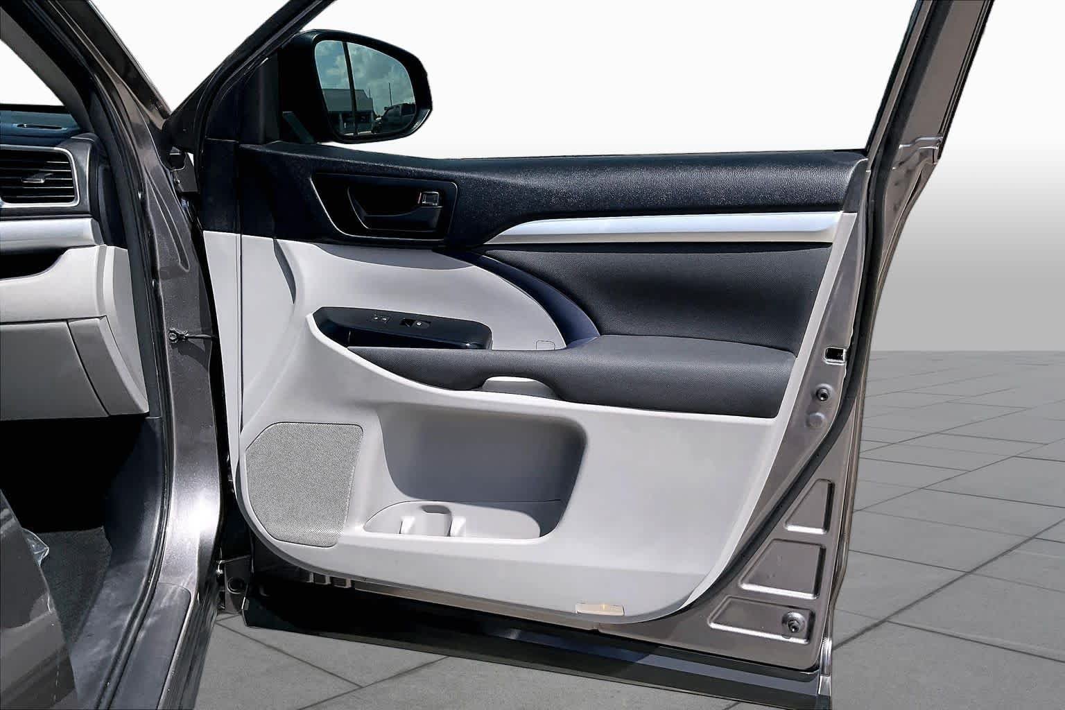 Used 2018 Predawn Gray Mica Toyota LE image 22