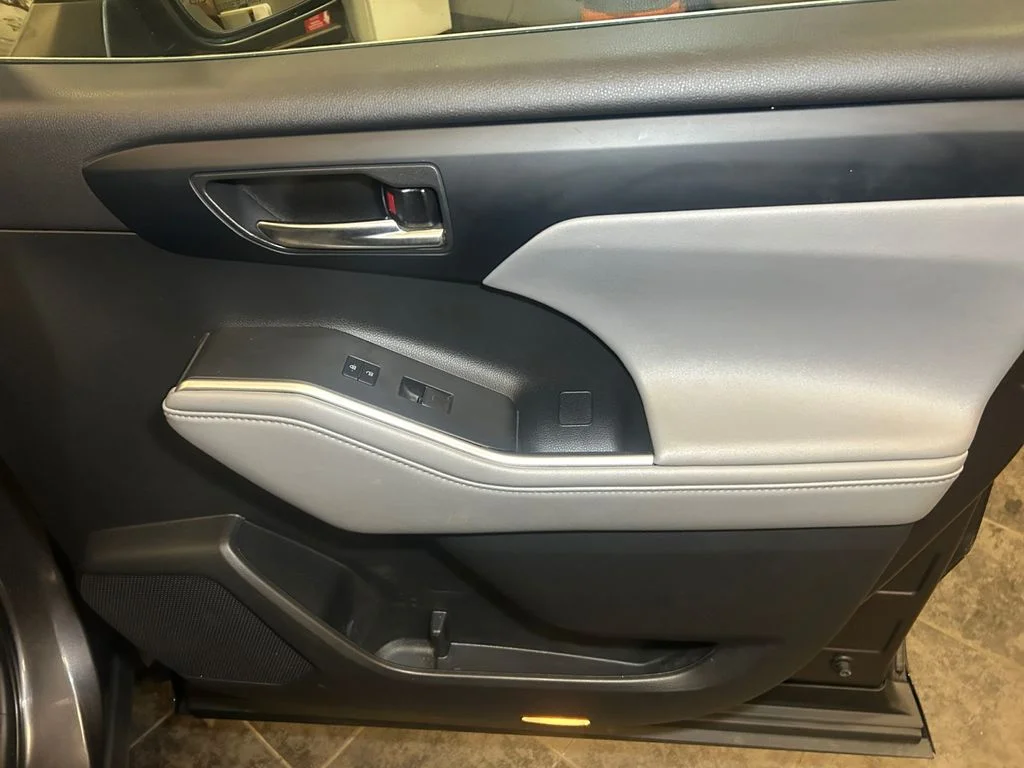 Used 2022 Magnetic Gray Metallic Toyota XLE image 19