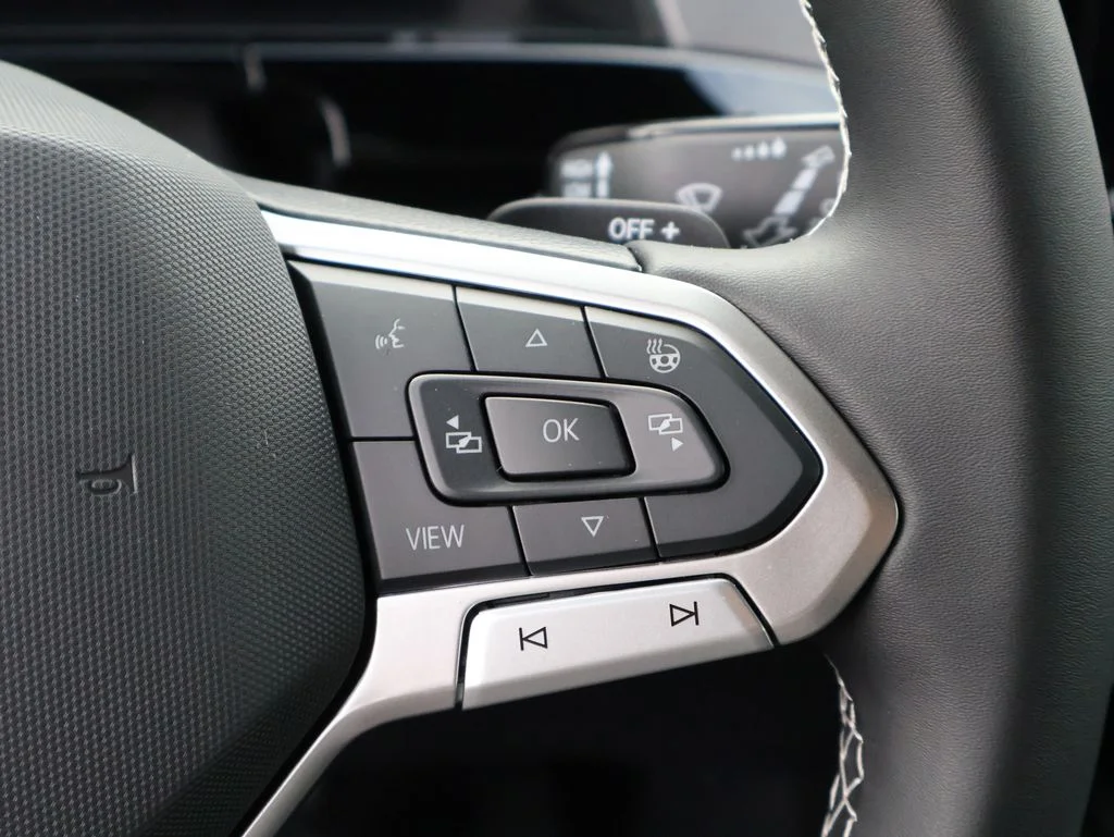 New 2026 Black Volkswagen 2.0T SE w/Technology image 29