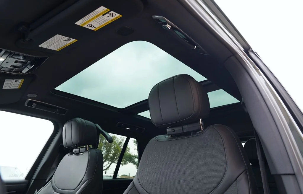 New 2026 Belgravia Green Land Rover SE image 13