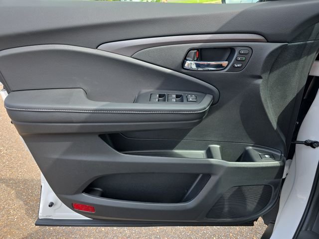 New 2026 Platinum White Pearl Honda RTL image 9