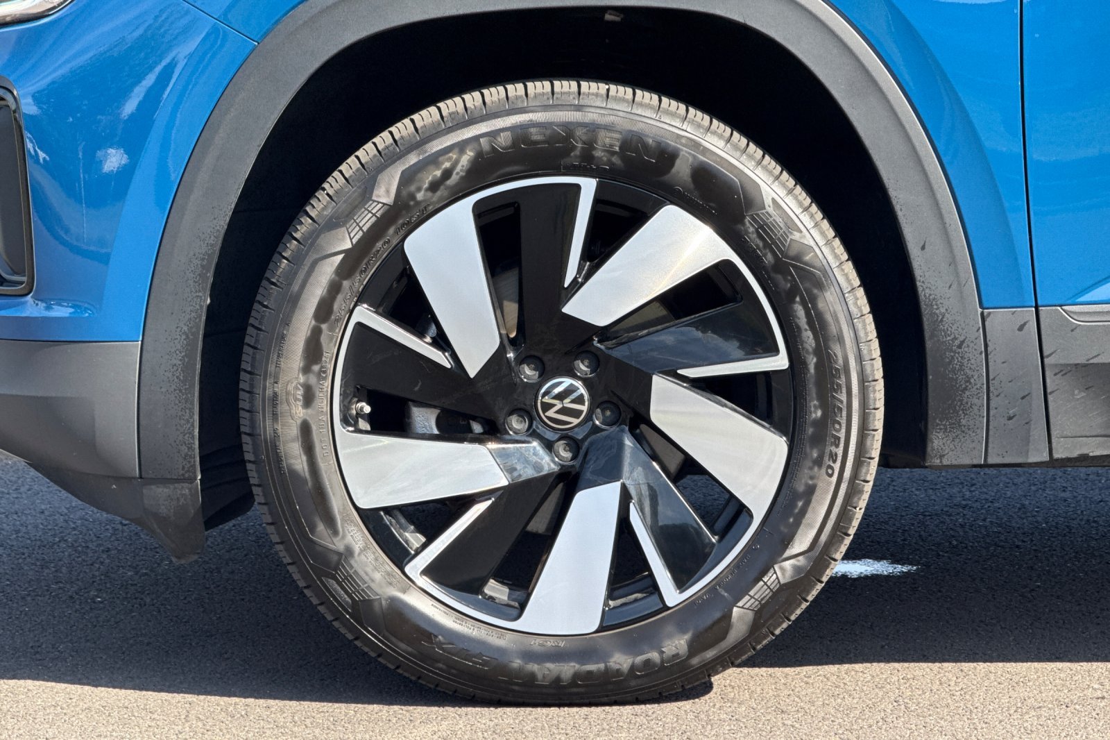 Used 2026  Volkswagen SE w/Technology image 32