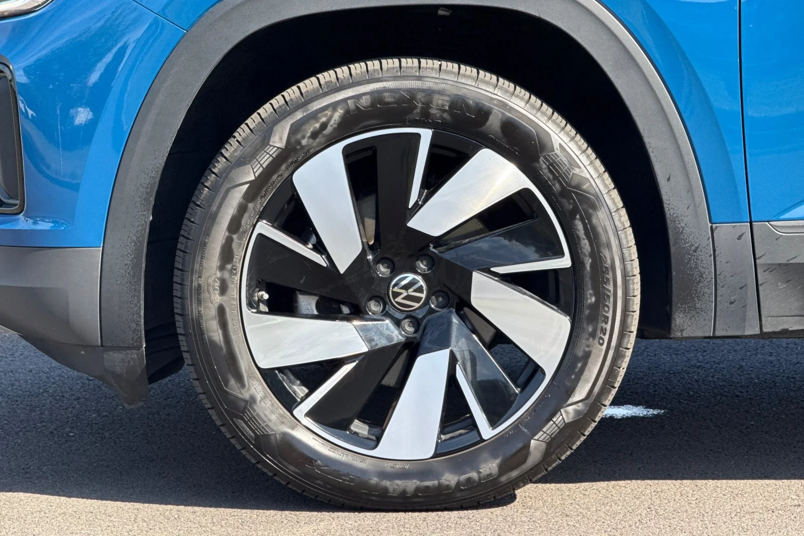Used 2026  Volkswagen SE w/Technology image 32