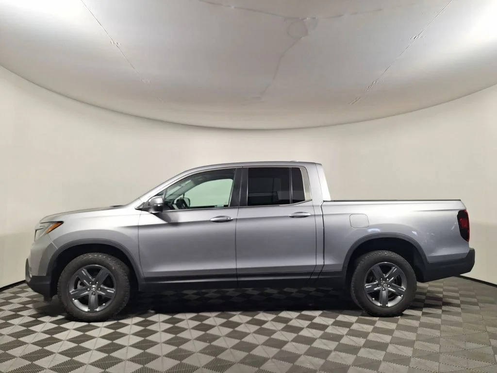 Certified Used 2023 Lunar Silver Metallic Honda AWD RTL image 8