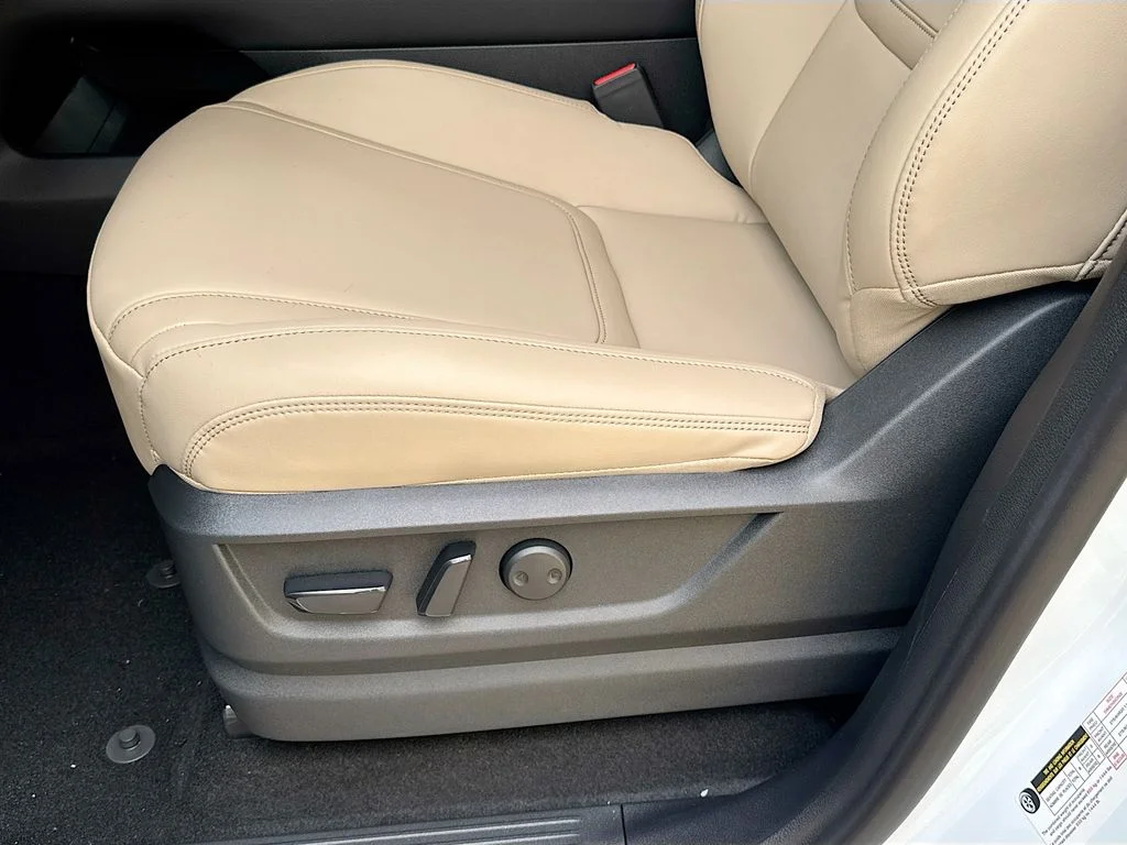 New 2026 RADIANT WHITE INFINITI Pure 2WD image 20