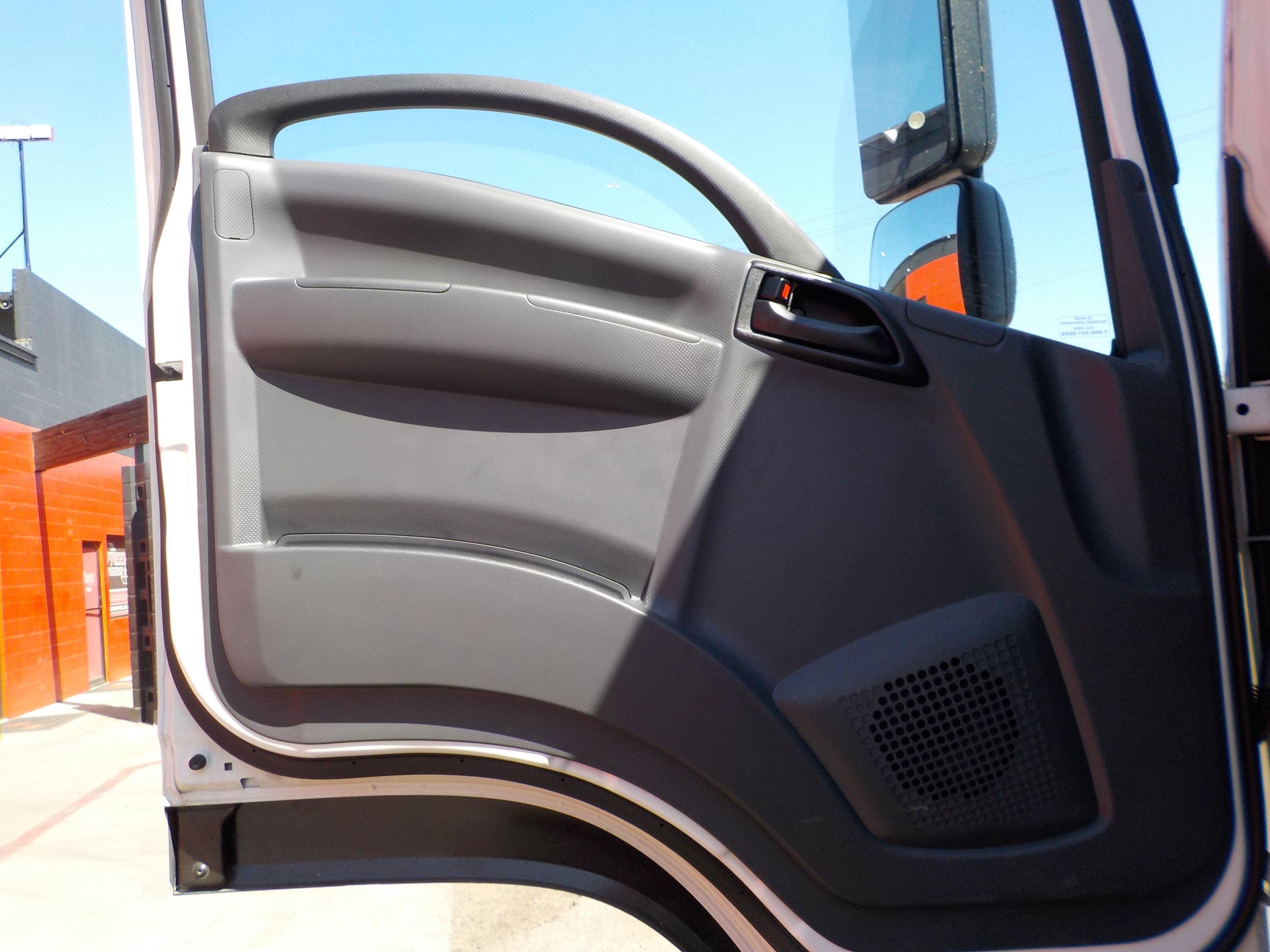 Used 2024 White ISUZU  image 8