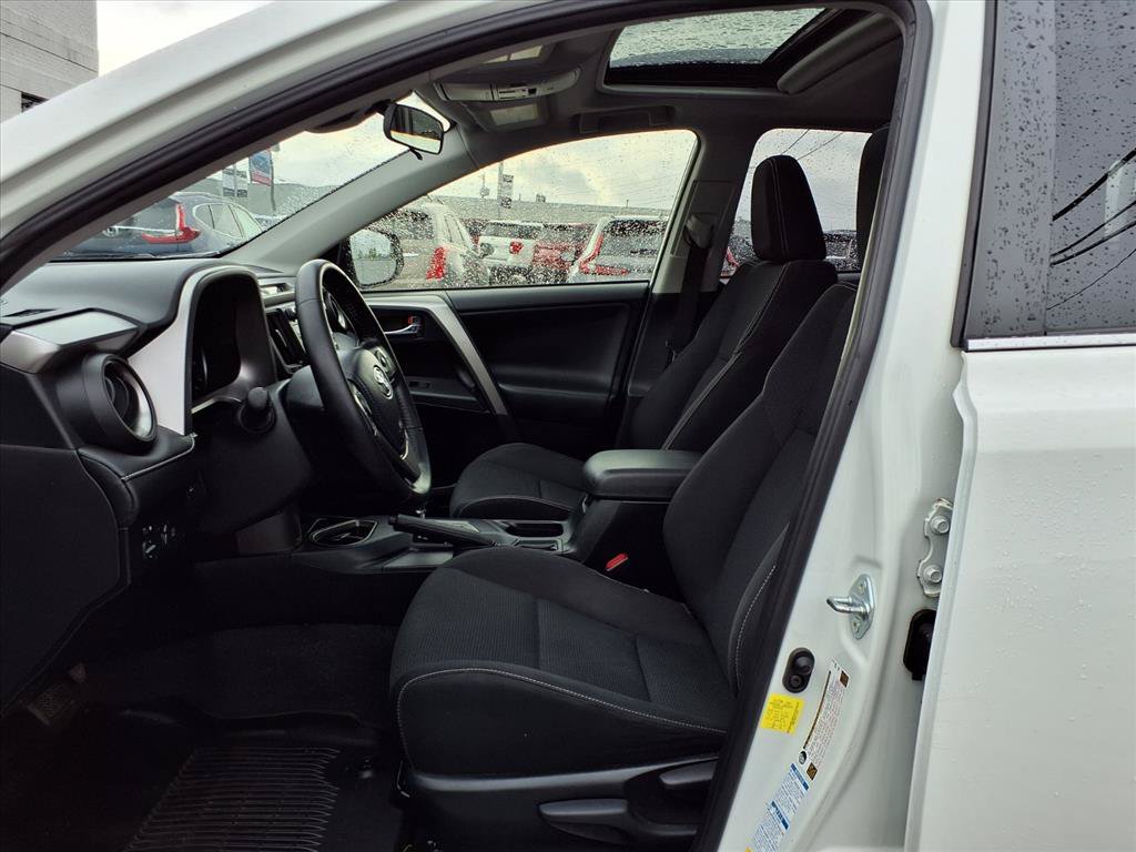 Used 2018 White Toyota XLE image 11