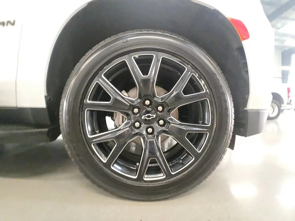 Used 2023 Summit White Chevrolet RST image 29