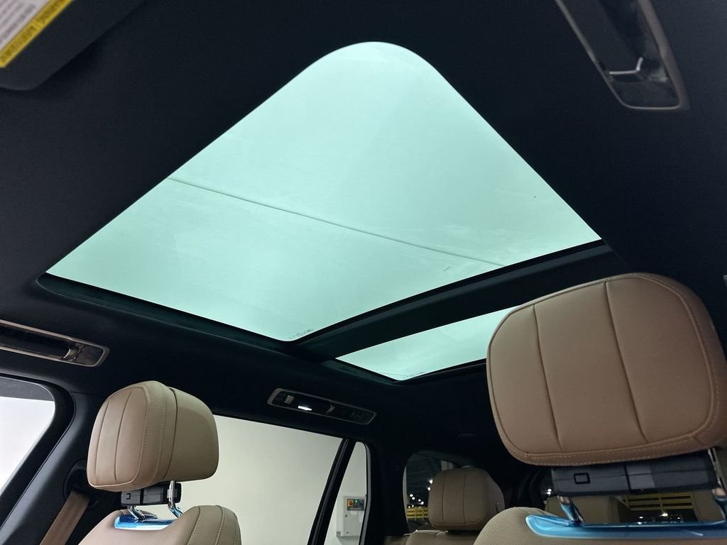 New 2026 Belgravia Green Land Rover SE image 11