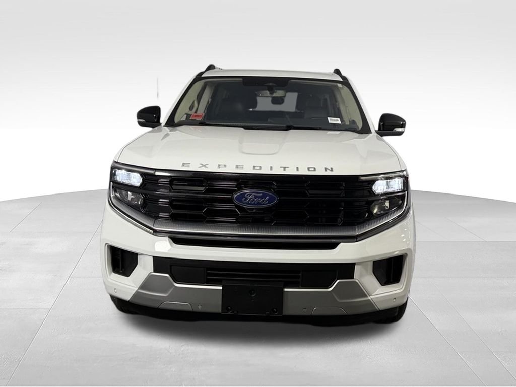 Used 2025 White Metallic Ford Platinum image 10