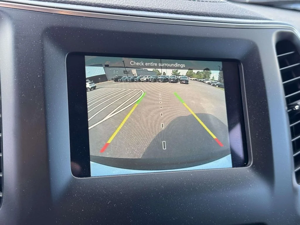 Used 2021 Bright White Clearcoat Jeep Latitude Lux image 4