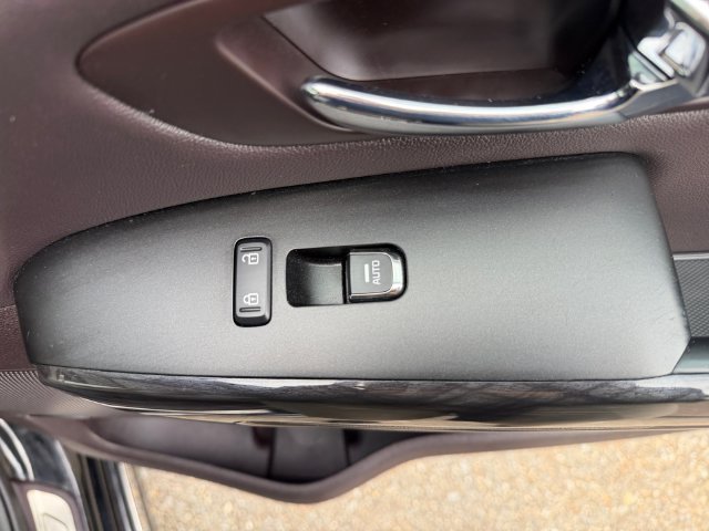 Used 2016 Black Kia SXL image 34