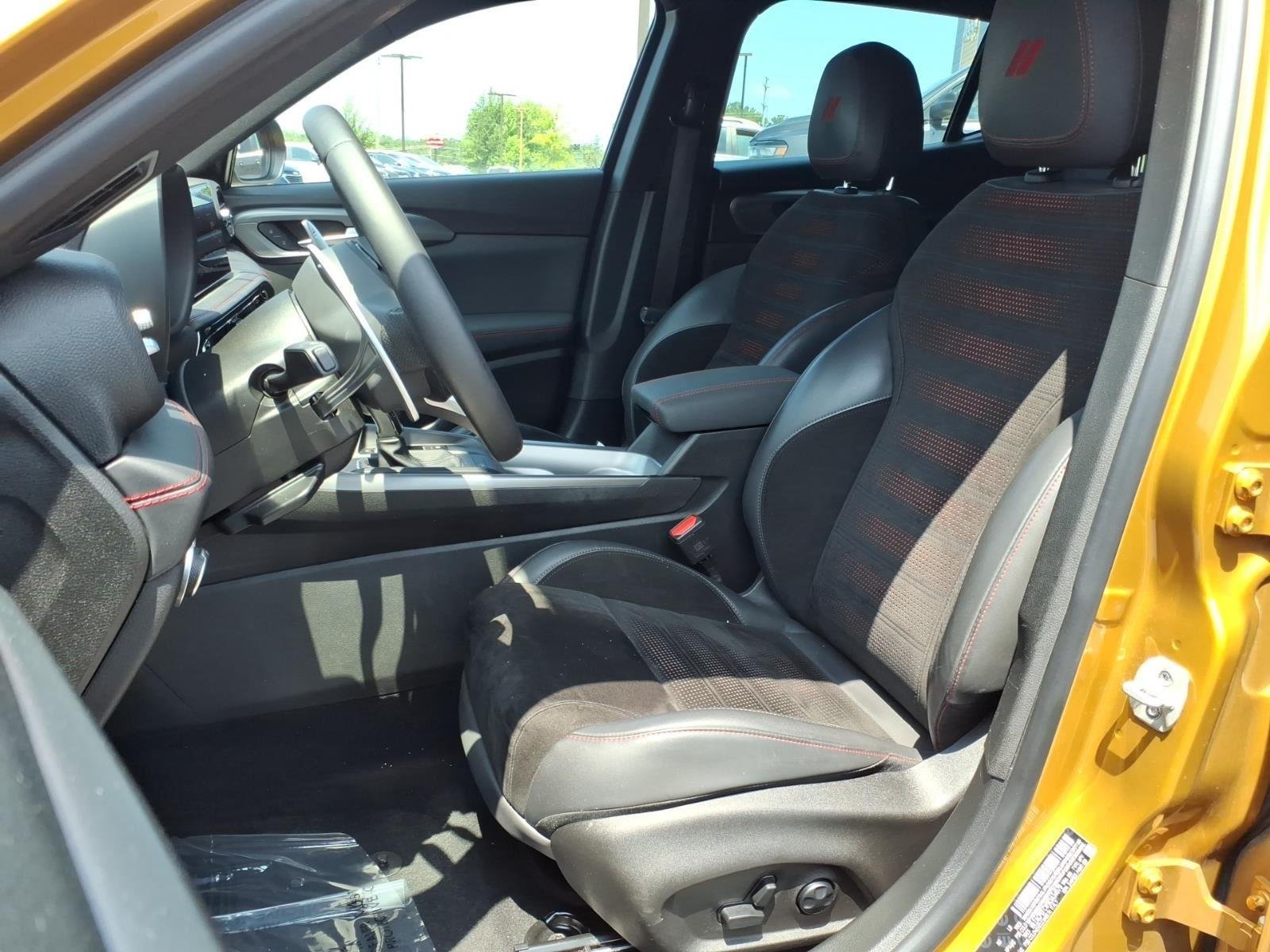 Used 2024 Acapulco Gold Dodge R/T image 19