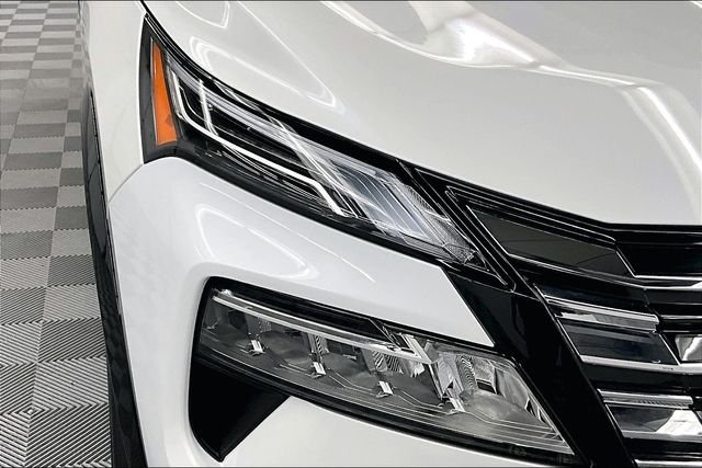 2025 Nissan Rogue Platinum - Photo 15