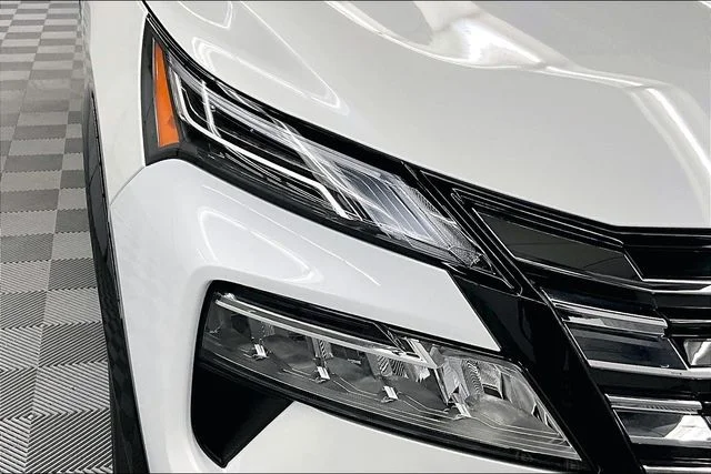 2025 Nissan Rogue Platinum - Photo 15
