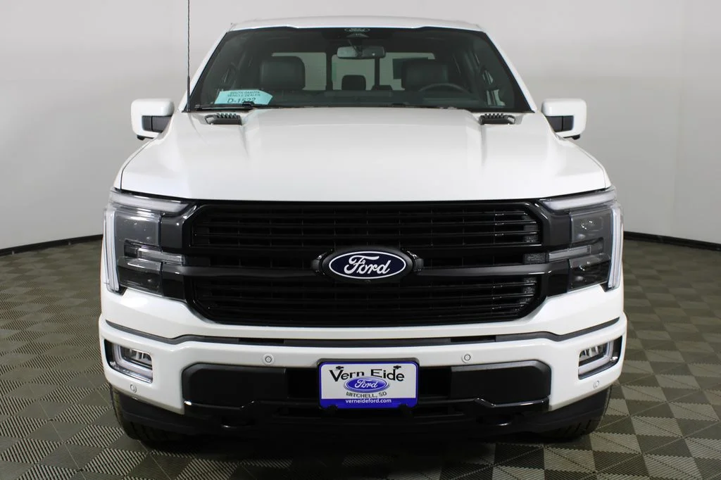 New 2026 Star White Metallic Tri-Coat Ford Platinum image 2